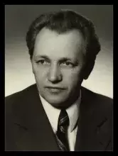 W dniu 20 stycznia 2015 r. zmarł prof. dr hab. Czesław  Biernat, wybitny archiwista, długoletni dyrektor Archiwum Państwowego w Gdańsku i Profesor w Instytucie Historii Uniwersytetu Gdańskiego