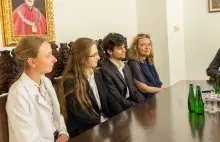 Wręczenie dyplomów w konkursie podcastów zorganizowanym dla studentów Wydziału Historycznego i Wydziału Filologicznego UG
