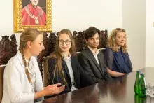 Wręczenie dyplomów w konkursie podcastów zorganizowanym dla studentów Wydziału Historycznego i Wydziału Filologicznego UG