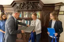 Wręczenie dyplomów w konkursie podcastów zorganizowanym dla studentów Wydziału Historycznego i Wydziału Filologicznego UG