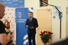 Uroczyste nadanie imienia Profesora Jerzego Sampa jednej z auli w budynku Wydziału Filologicznego i Wydziału Historycznego Uniwersytetu Gdańskiego 