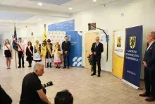 Dziekan Wydziału Historycznego podczas uroczystego nadania imienia Profesora Jerzego Sampa jednej z auli w budynku Wydziału Filologicznego i Wydziału Historycznego Uniwersytetu Gdańskiego 