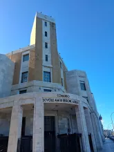 Fasada Scuole dell'Aeronautica Militare w Bari