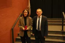 Wręczenie Medali Komisji Edukacji Narodowej - Dziekan Wydziału Historycznego dr hab. Arkadiusz Janicki, prof. UG i dr Magdalena Staręga