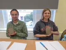 Studenckie Koło Naukowe Archeologii Śródziemnomorskiej UG podczas warsztatów pisma klinowego