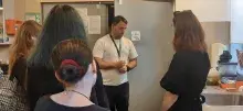 Studenci podczas oprowadzania w Muzeum