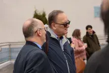 Święto Uniwersytetu Gdańskiego 2026 - zawieszenie flagi kaszubskiej na budynku Wydziału Historycznego