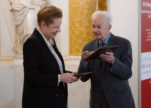 Nagroda "KLIO" dla Pani Prof. Małgorzaty Omilanowskiej-Kiljańczyk za książkę "Pałac…