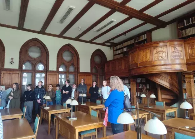 Studentki i studenci kierunku Projektowanie Gier Historycznych w Bibliotece Gdańskiej Polskiej…