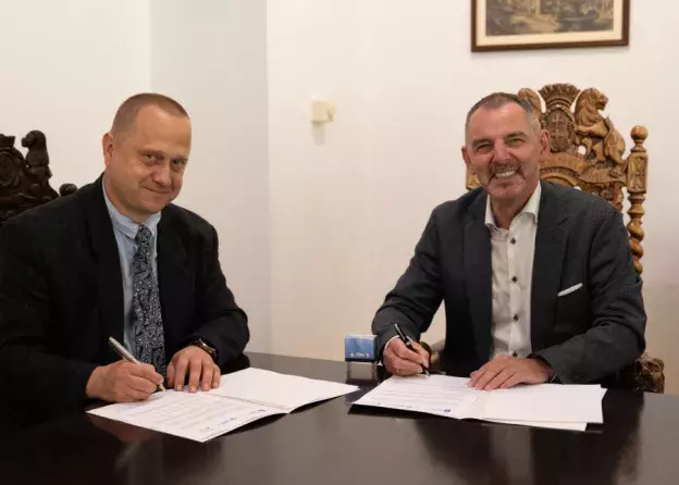 Umowa o współpracy WH z Zespołem Szkół…