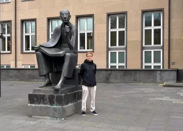 Mgr Marcin Tulibacki, doktorant w Szkole Doktorskiej przy Wydziale Historycznym na stażu naukowym programu NAWA