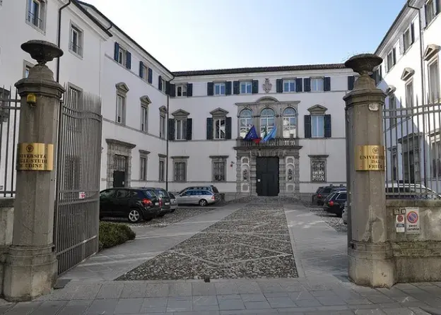 Stanowisko Visiting Professor na Uniwersytecie w…