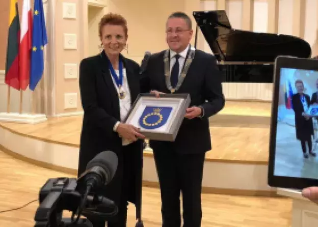 Prof. Małgorzata Omilanowska otrzymała honorowe obywatelstwo Połągi